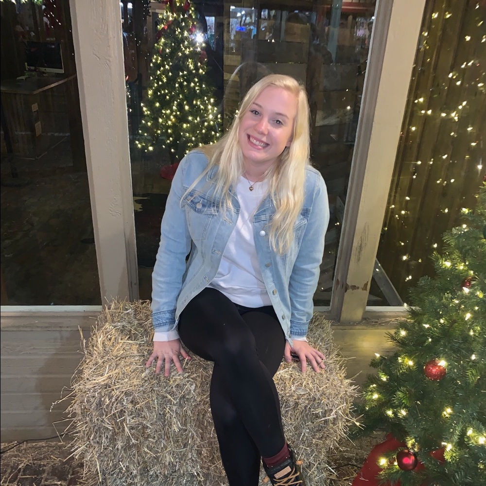 Meet your Posher, Olivia